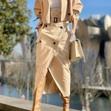 Elegante completo di due pezzi con giacca e gonna