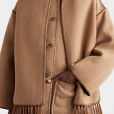 Pauline | Cappotto a Taglio Largo con Sciarpa a Frange Integrata