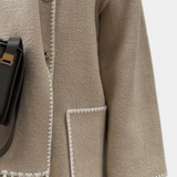 Pauline | Cappotto a Taglio Largo con Sciarpa a Frange Integrata
