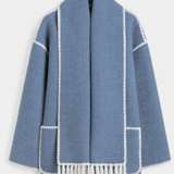 Pauline | Cappotto a Taglio Largo con Sciarpa a Frange Integrata