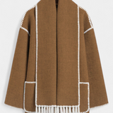 Pauline | Cappotto a Taglio Largo con Sciarpa a Frange Integrata
