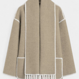 Pauline | Cappotto a Taglio Largo con Sciarpa a Frange Integrata